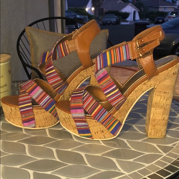 CHINESE LAUNDRY WEDGE HEELS - Picture 6 of 6